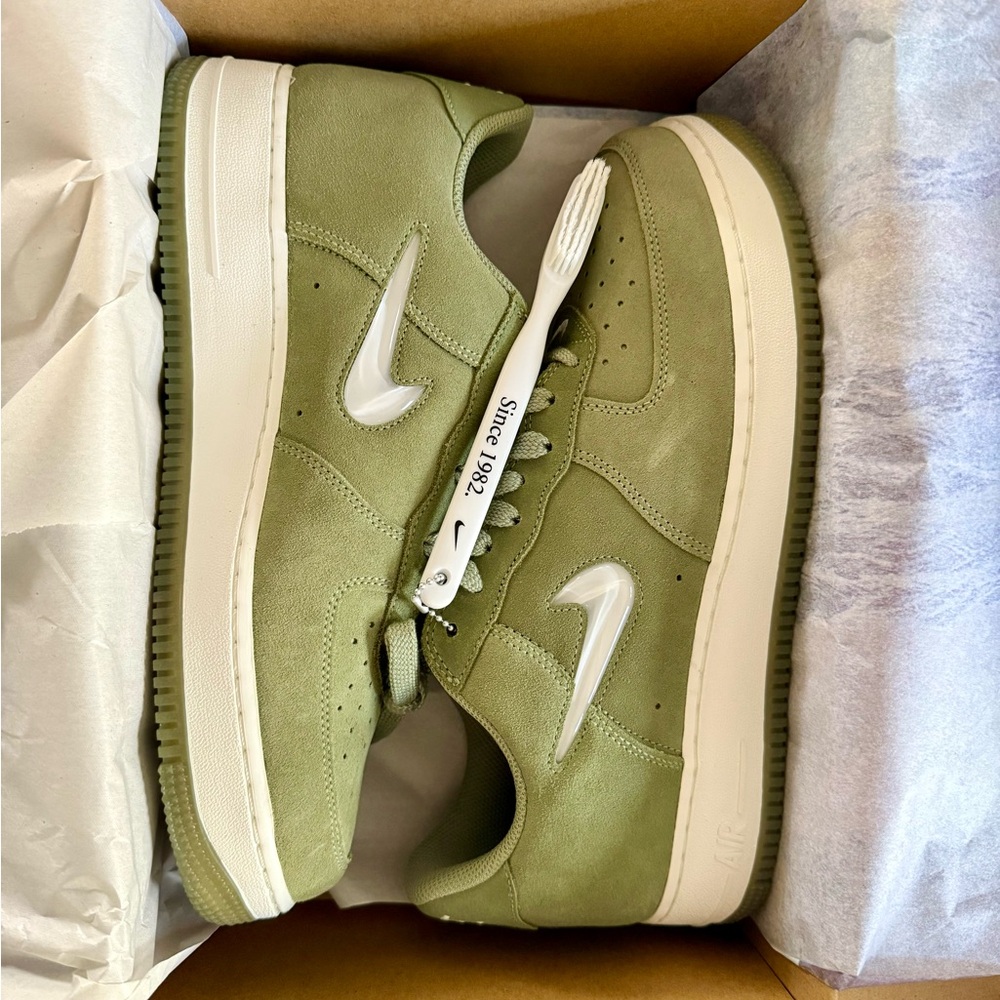 Nike Men's Air Force One AF1 Never worn olive green white 10.5